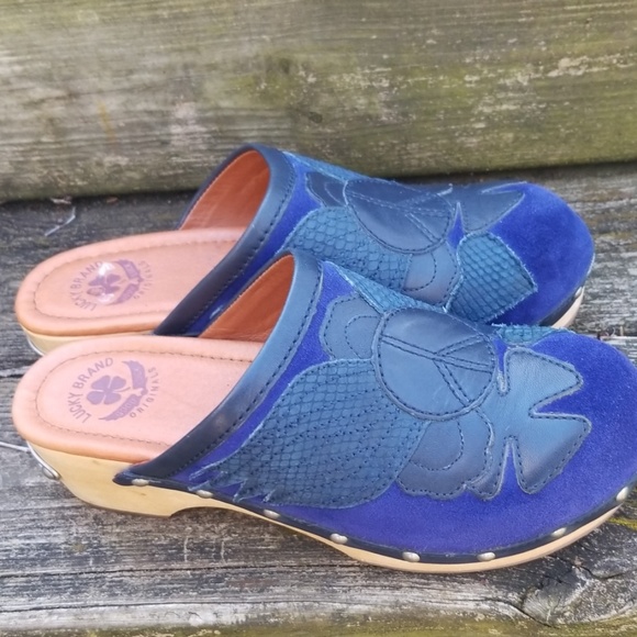 Lucky Brand Shoes - ☮🍀LUCKY BRAND SUEDE AND LEATHER CLOGS